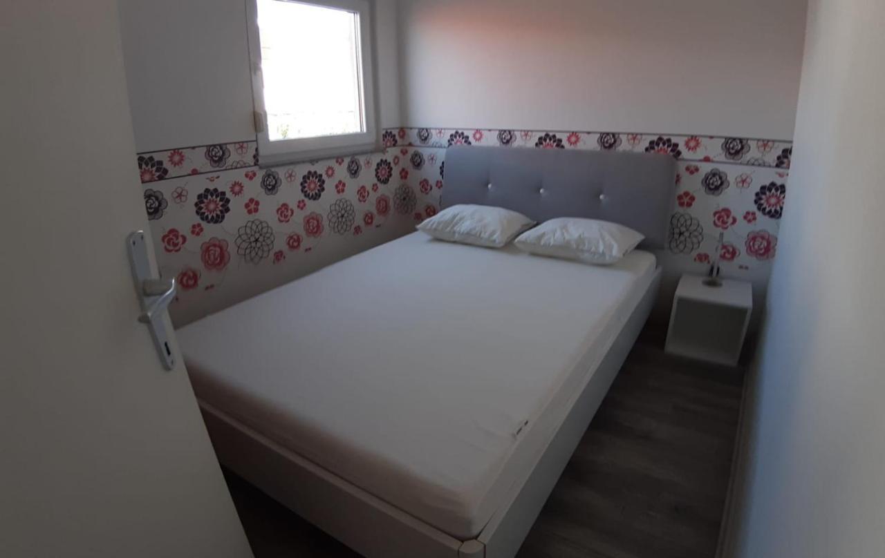 Apartment Tonko Vir Ngoại thất bức ảnh